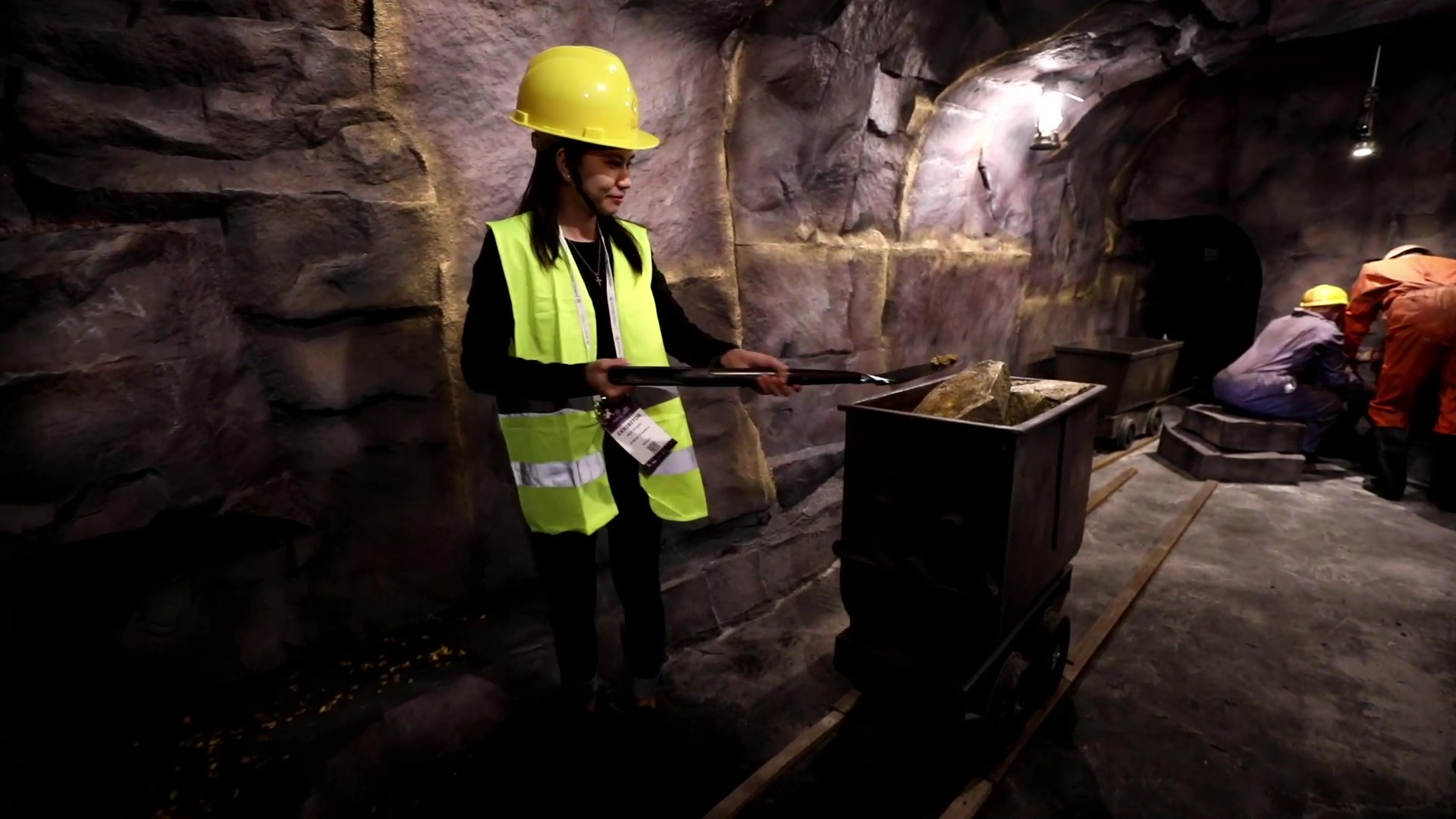 Gold Mining Experience at Jewelry Arabia